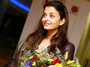 Aishwarya Rai Beauty in flowers