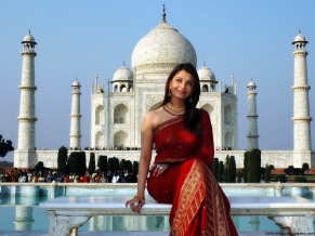 Beautiful Aishwarya Rai Taj Mahal