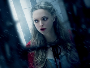 Ama Seyfried as Valerie