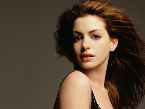 Anne Hathaway 27