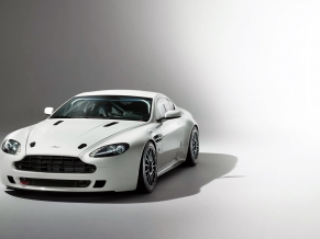 Aston Martin Vantage GT4 2014