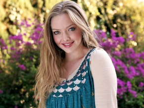 Hollywood Actress Ama Seyfried