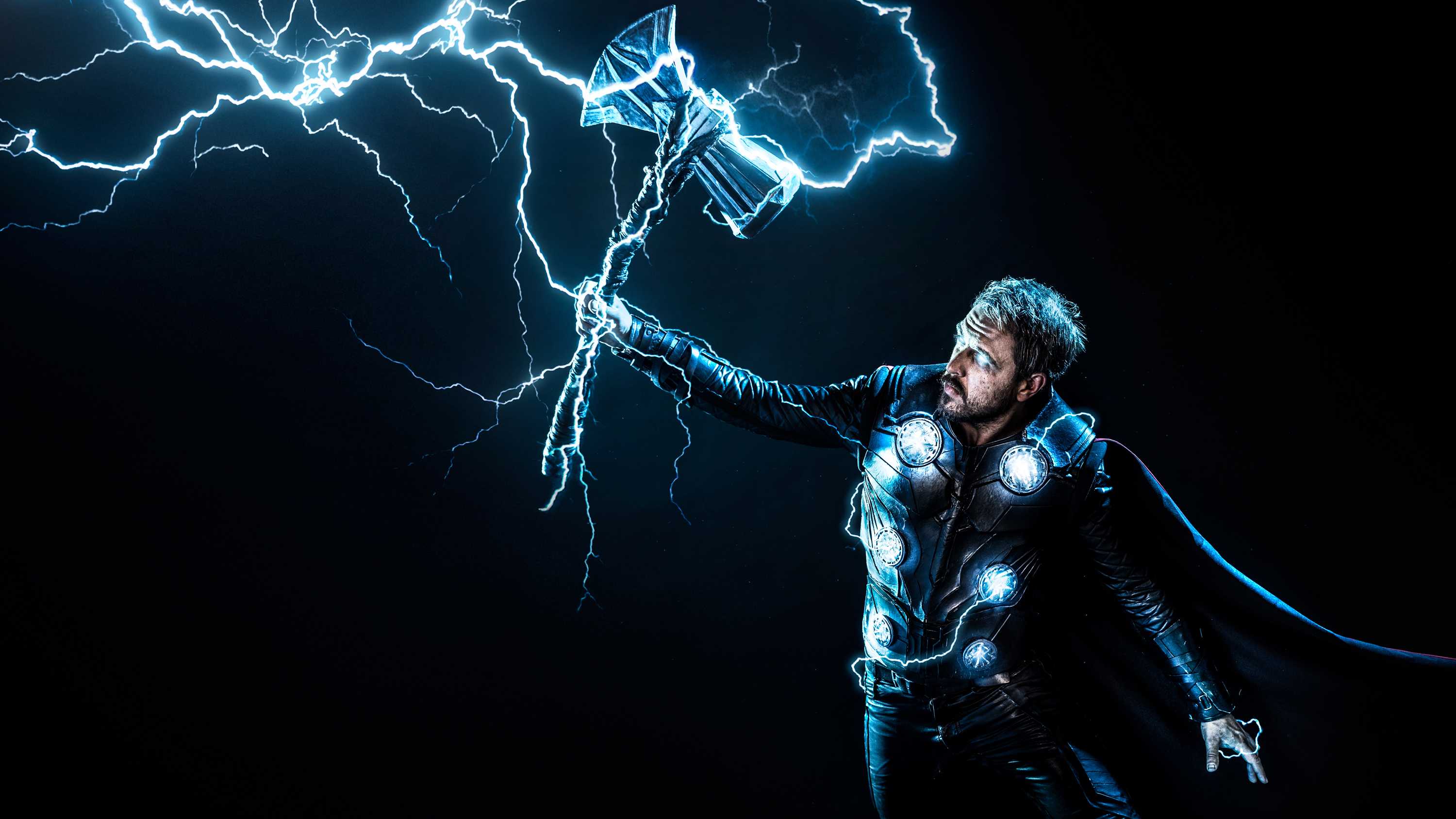 Thor with Stormbreaker Wallpapers | Wallpapers HD