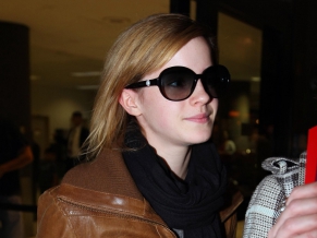Emma Watson Cool in Black Goggles