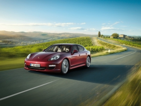 2011 Porsche Panamera 2