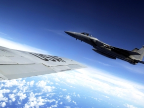 F 15 Eagle flies alongside a KC 135 Stratotanker