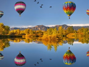Flying Air Ballons Reflections