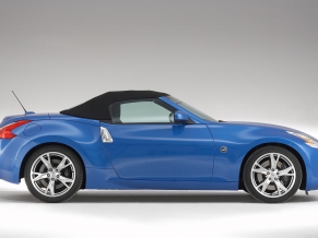 Nissan 370Z Roadster 5