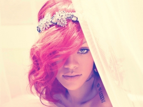 Rihanna Loud