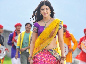 Shruti Hassan in Gabbar Singh