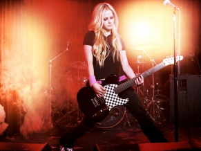 Avril Lavigne Rocking HD