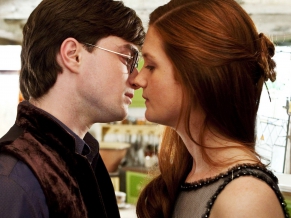 Harry Potter Ginny Kiss Deathly Hallows 2