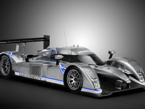 The Peugeot 908 HYbrid Race