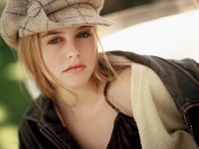 Alicia Silverstone Hi Resolution