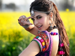 Jacqueline Fernez in Ramaiya Vastavaiya