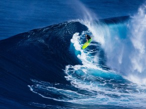 Surfing Ocean Waves 4K