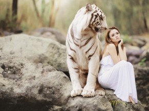 White Tiger & Model 4K