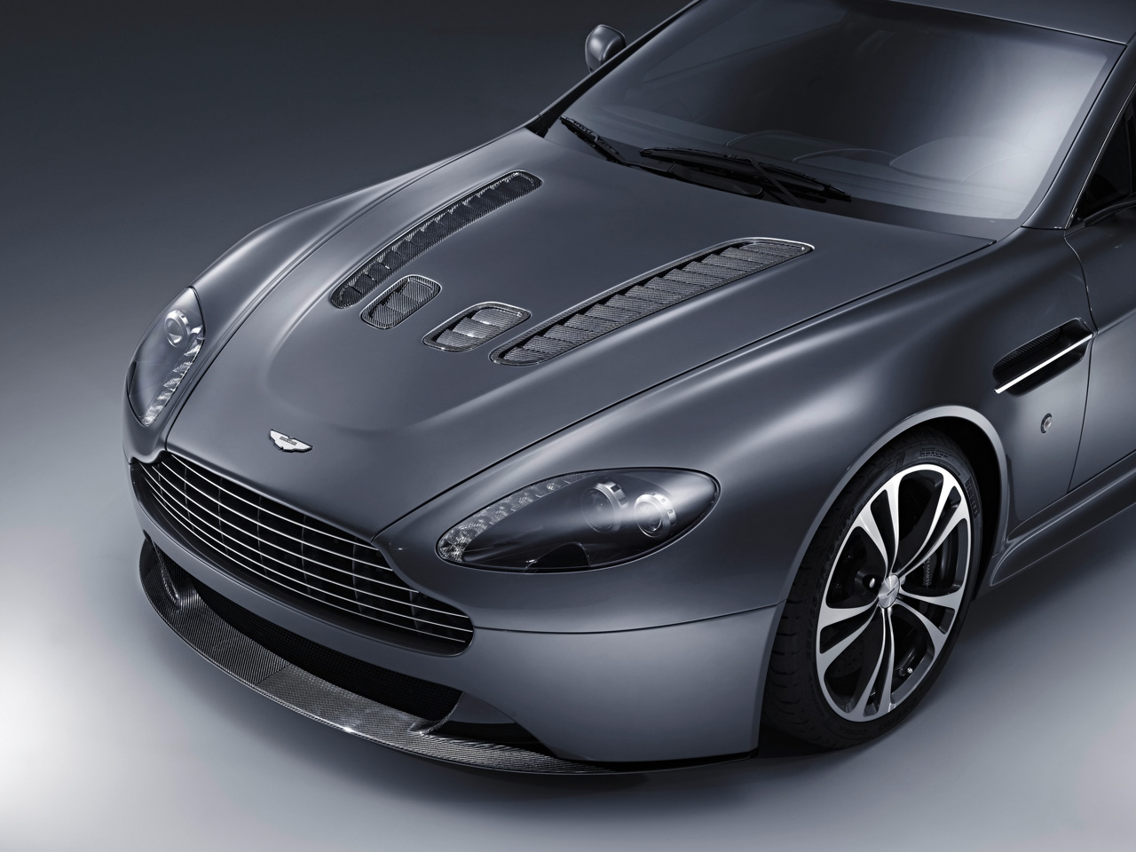 A Showstopper: 2010 Aston Martin V12 Vantage